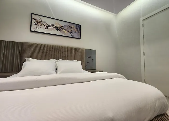 Elegant 2Br Stay In Al Yarmook - Near Dammam Road