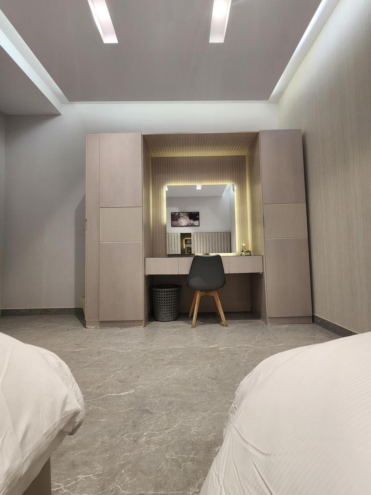 Elegant 2br In Al Yarmook - Near Dammam Road *