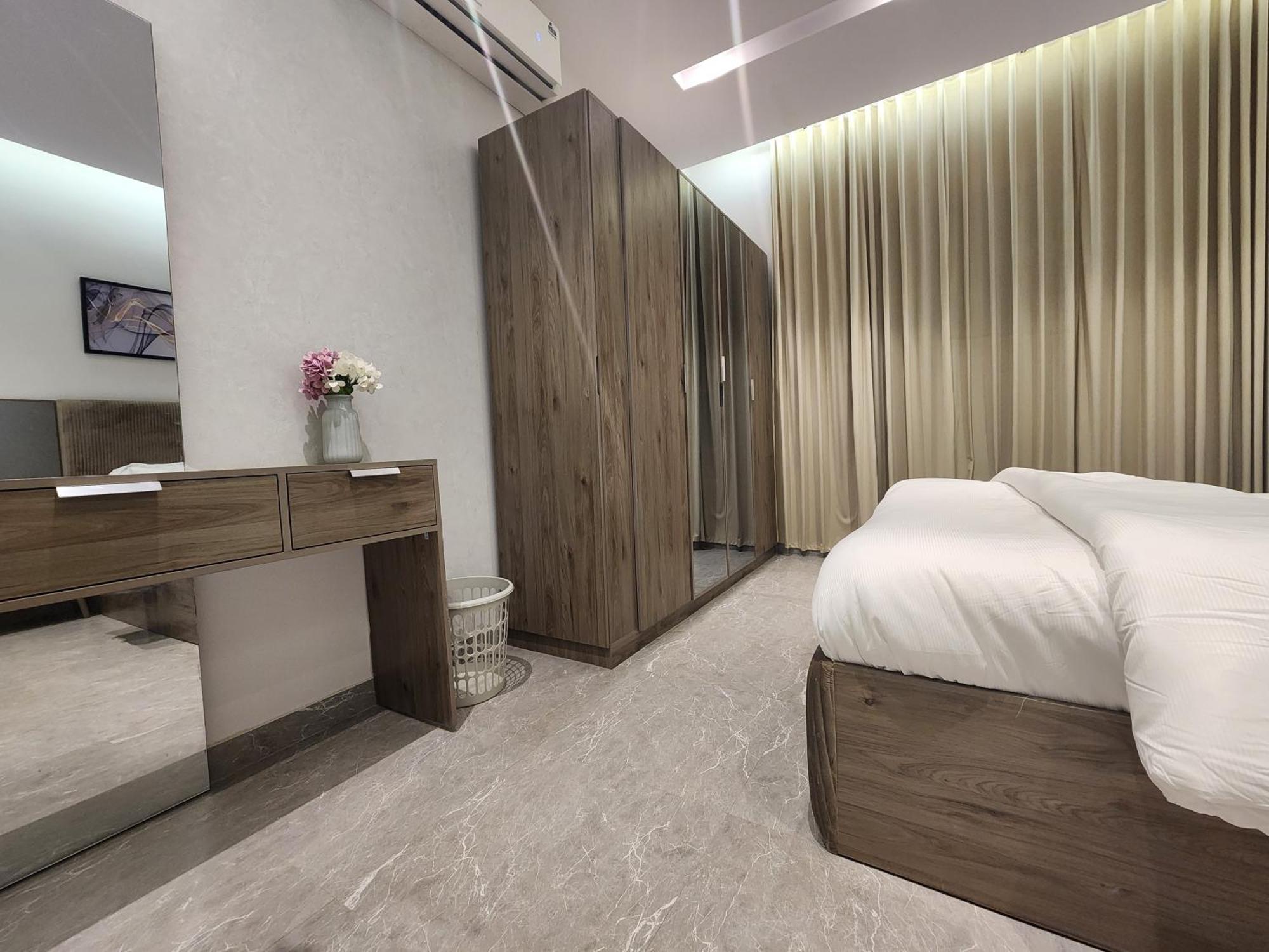 Elegant 2br In Al Yarmook - Near Dammam Road *